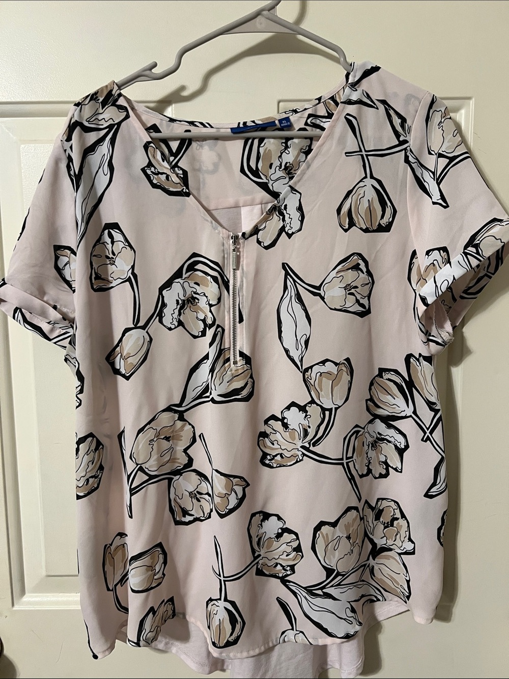 Floral Short-Sleeve V-Neck Top in Light Pink